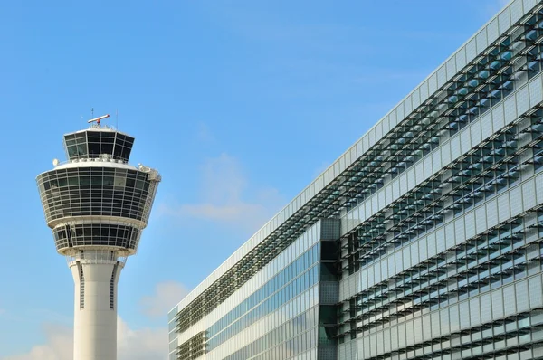 Kontrollturm am Flughafen München, Deutschland — Stockfoto