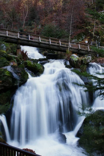 Brücke Über Den Schönen Triberger Wasserfall Einem Herbsttag Schwarzwald — Stockfoto