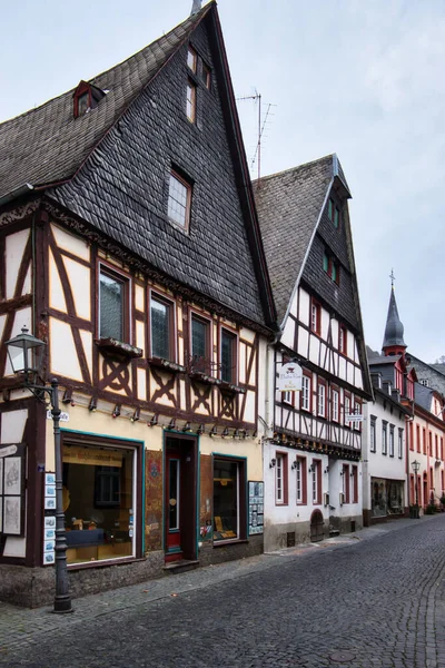 Row Half Timbered Buildings Cobblestone Street Bacharach Germany Cloudy Fall — стоковое фото