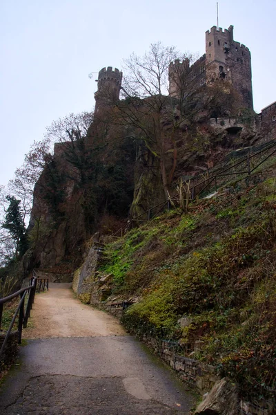 Trechtingshausen Γερμανία Δεκεμβρίου 2020 Περπάτημα Μονοπάτι Οδηγεί Μέχρι Μεσαιωνικό Κάστρο — Φωτογραφία Αρχείου