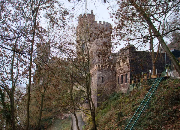 Trechtingshausen Γερμανία Δεκεμβρίου 2020 Μεσαιωνικό Κάστρο Rheinstein Μια Συννεφιασμένη Ημέρα — Φωτογραφία Αρχείου