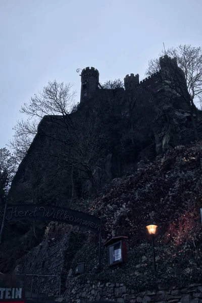 Trechtingshausen Γερμανία Δεκεμβρίου 2020 Σκοτεινό Και Τρομακτικό Μεσαιωνικό Κάστρο Rheinstein — Φωτογραφία Αρχείου