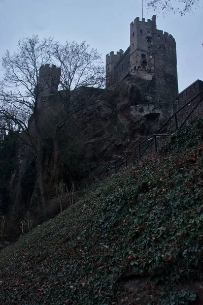 Trechtingshausen Alemanha Dezembro 2020 Canto Castelo Rheinstein Lado Uma Colina — Fotografia de Stock