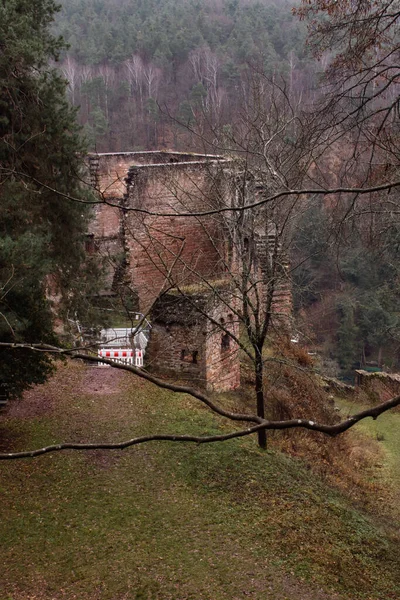 Frankenstein Niemcy Grudnia 2020 Zamek Ruiny Frankenstein Wzgórzu Chłodny Zimowy — Zdjęcie stockowe