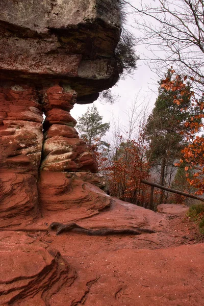 Rocas Rojas Base Mesa Del Diablo Bosque Palatinado Alemania Día — Foto de Stock