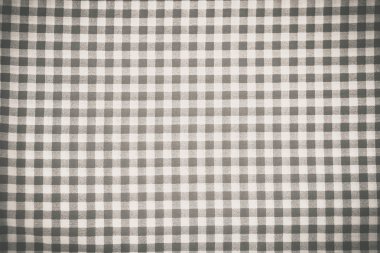 arka plan olarak siyah-beyaz kareli kumaş