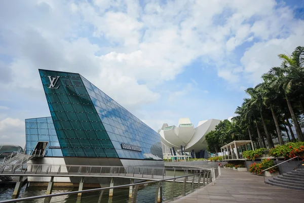 SINGAPORE - GEN 2: L'edificio futuristico che ospita Louis Vuitton Foto Stock Royalty Free