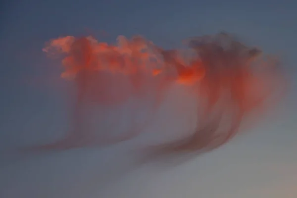 Красное Круглое Облако Закате — стоковое фото