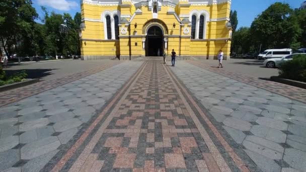 Kyiv Ukraine Juillet 2021 Personnes Marchant Proximité Cathédrale Saint Volodymyr — Video