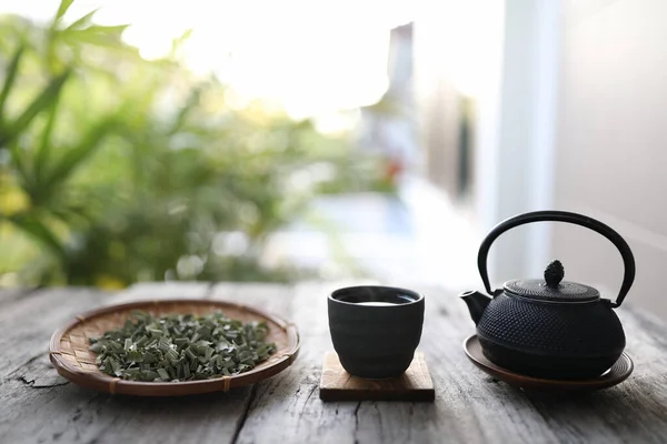 Siyah Çaydanlık Fincanlı Güzel Kokulu Pandan Çayı — Stok fotoğraf