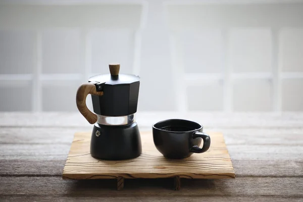 Black Coffee Cup Black Moka Pot Wooden Table — Fotografia de Stock