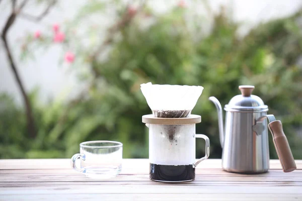 Bicchiere Gocciolamento Caffè Tazza Acciaio Vetro — Foto Stock