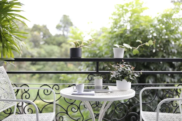 Coffee Cup Tablet Plant Pot White Metal Table Balcony Outdoor — Fotografia de Stock