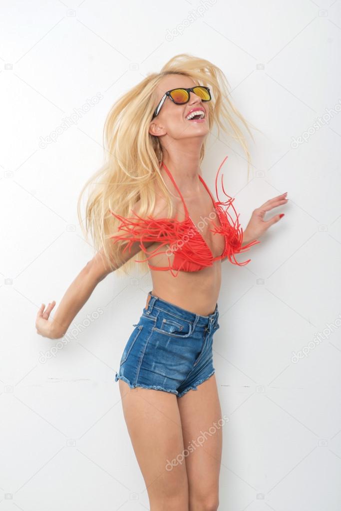 Hawt girl dancing in jean shorts