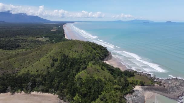 サラワクやボルネオ島の最南端に位置するルンドゥ地方のプグ ゴンドール シアー パンダンビーチ — ストック動画