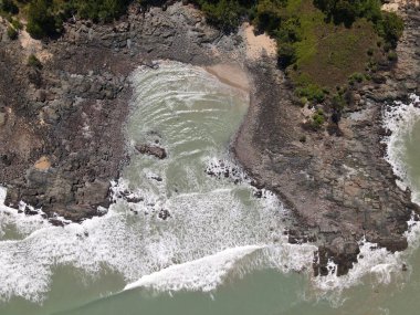 Sarawak ve Borneo Adası 'nın güney kesimindeki Pugu, Gondol, Siar ve Pandan Sahilleri.