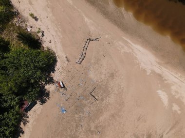 Sarawak ve Borneo Adası 'nın güney kesimindeki Pugu, Gondol, Siar ve Pandan Sahilleri.