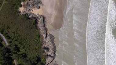 Sarawak ve Borneo Adası 'nın güney kesimindeki Pugu, Gondol, Siar ve Pandan Sahilleri.