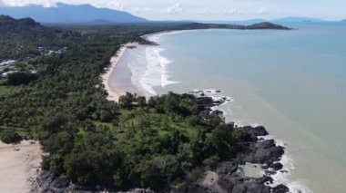 Sarawak ve Borneo Adası 'nın güney kesimindeki Pugu, Gondol, Siar ve Pandan Sahilleri.