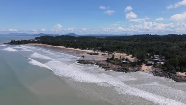 沙捞越和婆罗洲最南部Lundu地区的Pugu Gondol Siar和Pandan海滩 — 图库视频影像