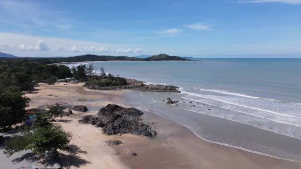 沙捞越和婆罗洲最南部Lundu地区的Pugu Gondol Siar和Pandan海滩 — 图库视频影像