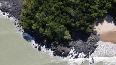 Sarawak ve Borneo Adası 'nın güney kesimindeki Pugu, Gondol, Siar ve Pandan Sahilleri.