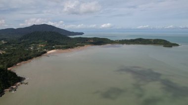Telok Teluk Melano Sahil Hattı ve Serabang Plajı Sarawak ve Borneo Adası 'nın Tanjung Datu bölgesinin en güney ucunda.