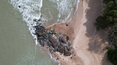 Telok Teluk Melano Sahil Hattı ve Serabang Plajı Sarawak ve Borneo Adası 'nın Tanjung Datu bölgesinin en güney ucunda.