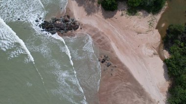 Telok Teluk Melano Sahil Hattı ve Serabang Plajı Sarawak ve Borneo Adası 'nın Tanjung Datu bölgesinin en güney ucunda.
