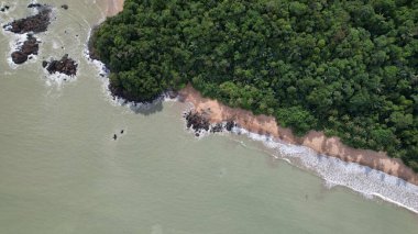 Telok Teluk Melano Sahil Hattı ve Serabang Plajı Sarawak ve Borneo Adası 'nın Tanjung Datu bölgesinin en güney ucunda.