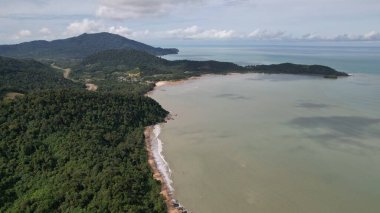 Telok Teluk Melano Sahil Hattı ve Serabang Plajı Sarawak ve Borneo Adası 'nın Tanjung Datu bölgesinin en güney ucunda.