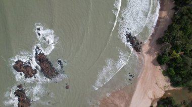 Telok Teluk Melano Sahil Hattı ve Serabang Plajı Sarawak ve Borneo Adası 'nın Tanjung Datu bölgesinin en güney ucunda.