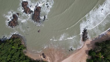 Telok Teluk Melano Sahil Hattı ve Serabang Plajı Sarawak ve Borneo Adası 'nın Tanjung Datu bölgesinin en güney ucunda.