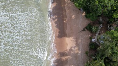 Telok Teluk Melano Sahil Hattı ve Serabang Plajı Sarawak ve Borneo Adası 'nın Tanjung Datu bölgesinin en güney ucunda.