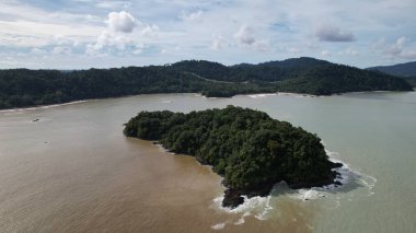 Telok Teluk Melano Sahil Hattı ve Serabang Plajı Sarawak ve Borneo Adası 'nın Tanjung Datu bölgesinin en güney ucunda.