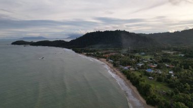 Telok Teluk Melano Sahil Hattı ve Serabang Plajı Sarawak ve Borneo Adası 'nın Tanjung Datu bölgesinin en güney ucunda.