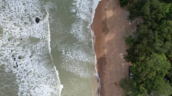 サラワク州とボルネオ島のタンジュン ダトゥ地方の最南端に位置するテルク メラノ海岸線とセラバン海岸 — ストック写真