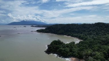 Telok Teluk Melano Sahil Hattı ve Serabang Plajı Sarawak ve Borneo Adası 'nın Tanjung Datu bölgesinin en güney ucunda.