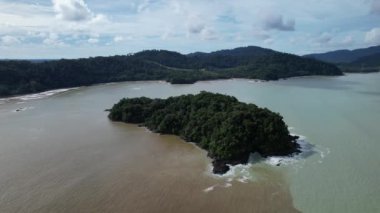 Telok Teluk Melano Sahil Hattı ve Serabang Plajı Sarawak ve Borneo Adası 'nın Tanjung Datu bölgesinin en güney ucunda.