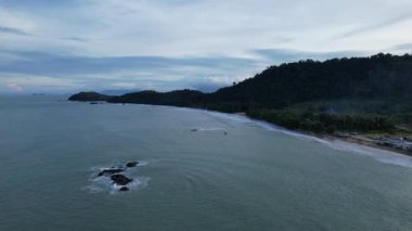Telok Teluk Melano Sahil Hattı ve Serabang Plajı Sarawak ve Borneo Adası 'nın Tanjung Datu bölgesinin en güney ucunda.