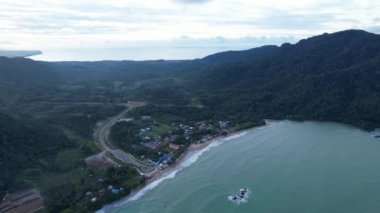 Telok Teluk Melano Sahil Hattı ve Serabang Plajı Sarawak ve Borneo Adası 'nın Tanjung Datu bölgesinin en güney ucunda.