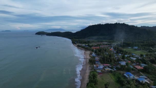 沙捞越和婆罗洲岛Tanjung Datu部分最南端的Telok Teluk Melano Coastline和Serabang海滩 — 图库视频影像