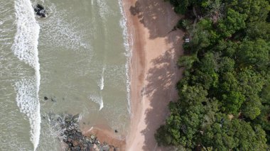 Telok Teluk Melano Sahil Hattı ve Serabang Plajı Sarawak ve Borneo Adası 'nın Tanjung Datu bölgesinin en güney ucunda.