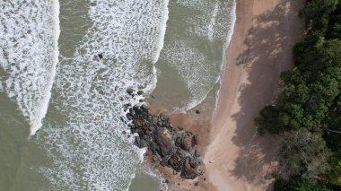 Telok Teluk Melano Sahil Hattı ve Serabang Plajı Sarawak ve Borneo Adası 'nın Tanjung Datu bölgesinin en güney ucunda.