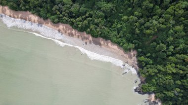 Telok Teluk Melano Sahil Hattı ve Serabang Plajı Sarawak ve Borneo Adası 'nın Tanjung Datu bölgesinin en güney ucunda.