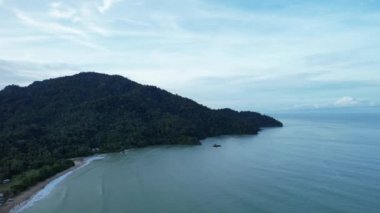 Telok Teluk Melano Sahil Hattı ve Serabang Plajı Sarawak ve Borneo Adası 'nın Tanjung Datu bölgesinin en güney ucunda.