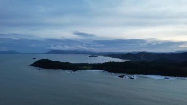 Telok Teluk Melano Sahil Hattı ve Serabang Plajı Sarawak ve Borneo Adası 'nın Tanjung Datu bölgesinin en güney ucunda.