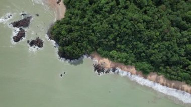 Telok Teluk Melano Sahil Hattı ve Serabang Plajı Sarawak ve Borneo Adası 'nın Tanjung Datu bölgesinin en güney ucunda.