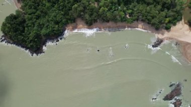 Telok Teluk Melano Sahil Hattı ve Serabang Plajı Sarawak ve Borneo Adası 'nın Tanjung Datu bölgesinin en güney ucunda.