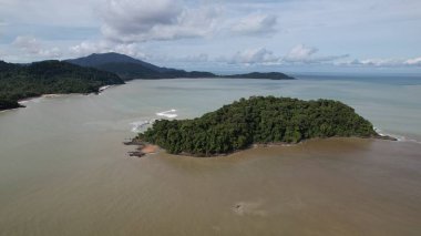 Telok Teluk Melano Sahil Hattı ve Serabang Plajı Sarawak ve Borneo Adası 'nın Tanjung Datu bölgesinin en güney ucunda.